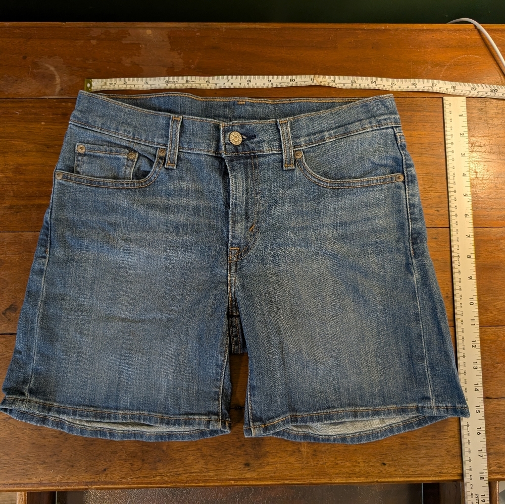 Women's Levi's Shorts 29